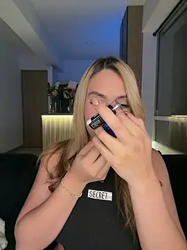 Snapshot of karymoron chatting on March 13, 2026, 5:34 am karymoron online show from March 13, 2026, 5:34 am