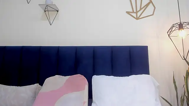 mayaevansmg online show from April 1, 2026, 12:17 pm