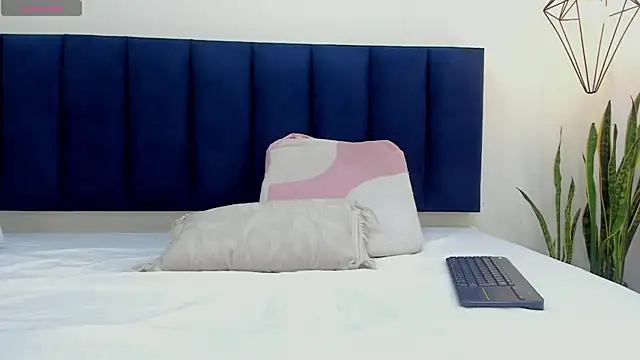 Snapshot of mayaevansmg chatting on February 16, 2026, 12:48 pm mayaevansmg online show from February 16, 2026, 12:48 pm