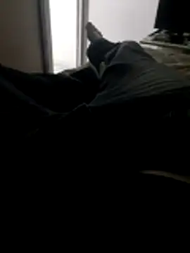 Snapshot of rolaaa2000 chatting on February 4, 2026, 11:22 pm rolaaa2000 online show from February 4, 2026, 11:22 pm