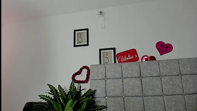 hazel slim online show from February 17, 2026, 3:42 pm