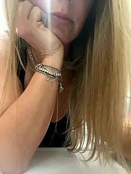 Kikkarella123 online show from January 9, 2026, 9:44 pm