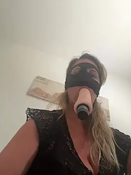 Kikkarella123 online show from June 1, 2026, 12:38 pm