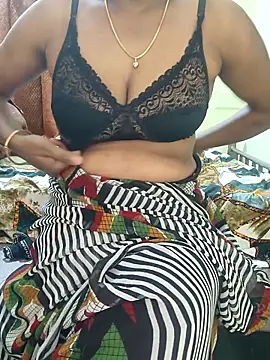 Snapshot of Meena_Meenakshi chatting on March 16, 2026, 4:42 am Meena Meenakshi online show from March 16, 2026, 4:42 am