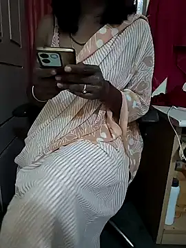 Snapshot of Meena_Meenakshi chatting on March 8, 2026, 4:38 am Meena Meenakshi online show from March 8, 2026, 4:38 am