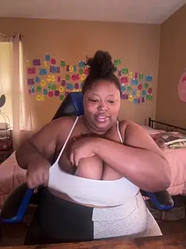 Snapshot of Chocolatebunnyxx96 chatting on May 25, 2026, 4:17 pm Chocolatebunnyxx96 online show from May 25, 2026, 4:17 pm
