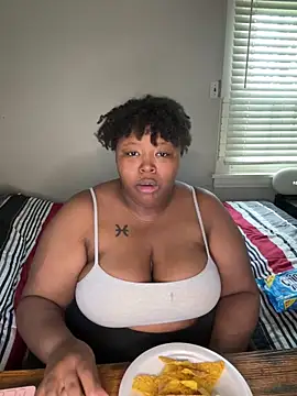 Snapshot of Chocolatebunnyxx96 chatting on May 1, 2026, 5:29 pm Chocolatebunnyxx96 online show from May 1, 2026, 5:29 pm