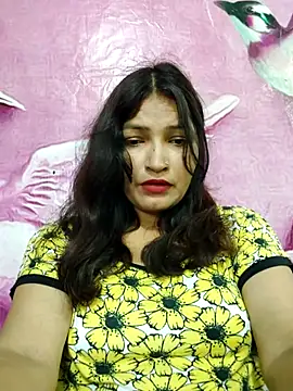Snapshot of Priyaa_1433 chatting on July 6, 2026, 7:04 am Priyaa 1433 online show from July 6, 2026, 7:04 am