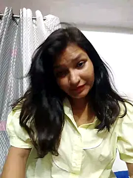 Snapshot of Priyaa_1433 chatting on June 18, 2026, 2:33 pm Priyaa 1433 online show from June 18, 2026, 2:33 pm