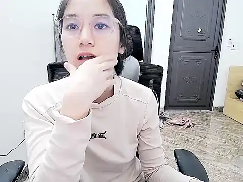 Snapshot of Shulee- chatting on February 22, 2026, 7:22 am Shulee- online show from February 22, 2026, 7:22 am