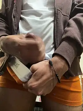 Snapshot of calientmex chatting on February 9, 2026, 4:05 pm calientmex online show from February 9, 2026, 4:05 pm