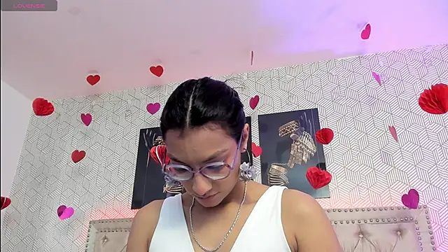 Snapshot of MeganRosseX chatting on February 16, 2026, 5:44 pm MeganRosseX online show from February 16, 2026, 5:44 pm