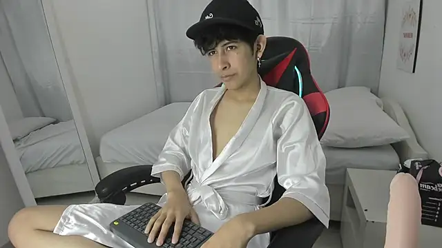 julian xx online show from March 24, 2026, 7:03 pm