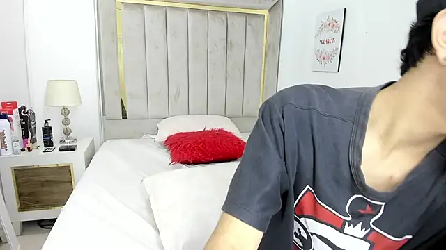 julian xx online show from January 6, 2026, 7:29 pm