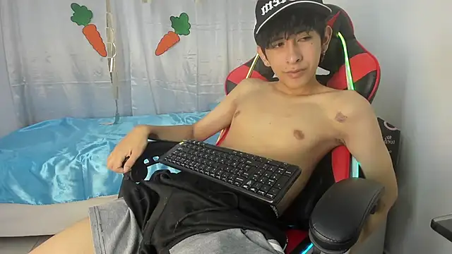 julian xx online show from April 10, 2026, 7:10 pm