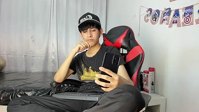 Snapshot of julian_xx chatting on May 15, 2026, 8:07 pm julian xx online show from May 15, 2026, 8:07 pm