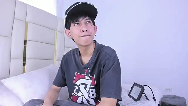 julian xx online show from July 15, 2026, 7:54 pm