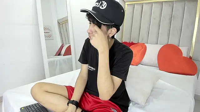 julian xx online show from February 9, 2026, 7:45 pm