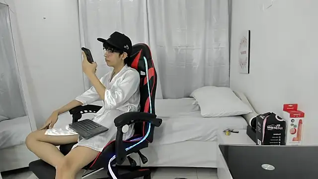 julian xx online show from March 17, 2026, 7:06 pm