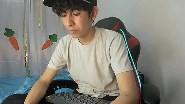 julian xx online show from April 13, 2026, 7:07 pm