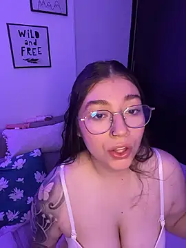 Snapshot of soffmoon chatting on January 14, 2026, 6:06 am soffmoon online show from January 14, 2026, 6:06 am