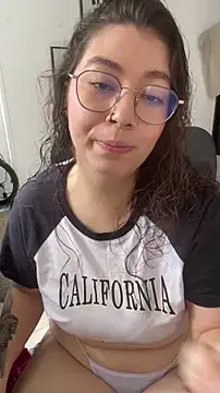 Snapshot of soffmoon chatting on February 4, 2026, 8:15 pm soffmoon online show from February 4, 2026, 8:15 pm