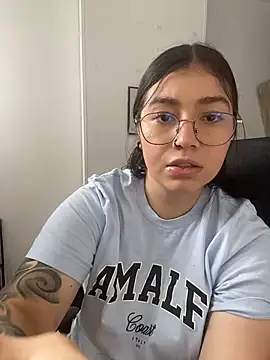 Snapshot of soffmoon chatting on February 24, 2026, 9:04 pm soffmoon online show from February 24, 2026, 9:04 pm