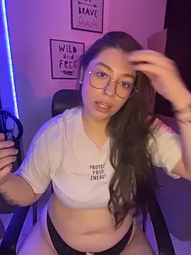 Snapshot of soffmoon chatting on February 6, 2026, 3:57 am soffmoon online show from February 6, 2026, 3:57 am