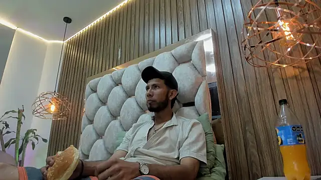 Snapshot of james__walsh chatting on February 17, 2026, 7:33 pm james walsh online show from February 17, 2026, 7:33 pm