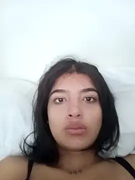 Snapshot of honeyluxe_ chatting on January 8, 2026, 4:35 pm honeyluxe online show from January 8, 2026, 4:35 pm