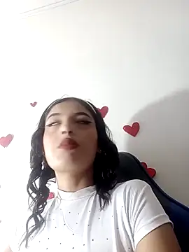 Snapshot of honeyluxe_ chatting on February 15, 2026, 4:24 am honeyluxe online show from February 15, 2026, 4:24 am