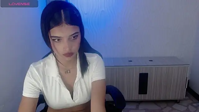 Snapshot of honeyluxe_ chatting on February 4, 2026, 4:18 am honeyluxe online show from February 4, 2026, 4:18 am