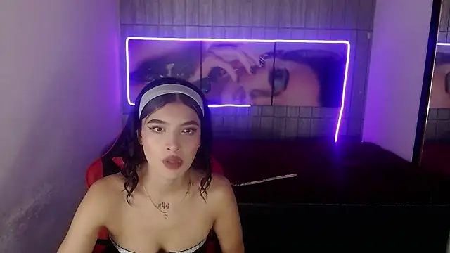 Snapshot of honeyluxe_ chatting on February 1, 2026, 4:11 am honeyluxe online show from February 1, 2026, 4:11 am