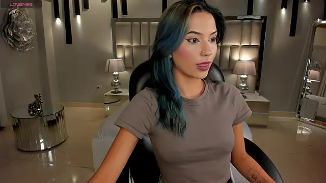 KayraLanne online show from March 16, 2026, 5:37 am