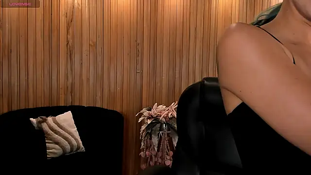 Snapshot of KayraLanne chatting on May 25, 2026, 5:40 am KayraLanne online show from May 25, 2026, 5:40 am