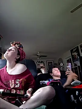 Snapshot of SugarNCinnamon chatting on May 10, 2026, 10:55 pm SugarNCinnamon online show from May 10, 2026, 10:55 pm