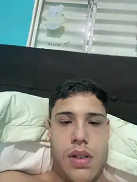 Wellington00  online show from May 6, 2026, 3:32 am