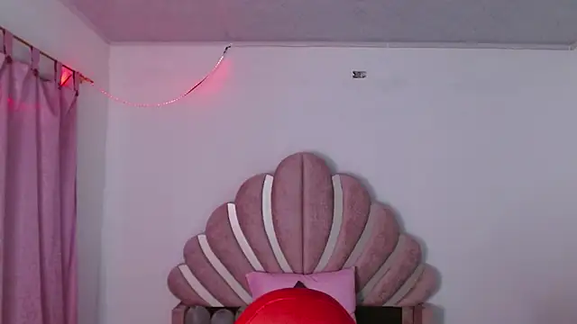 Naya  fox723 online show from January 18, 2026, 7:39 pm