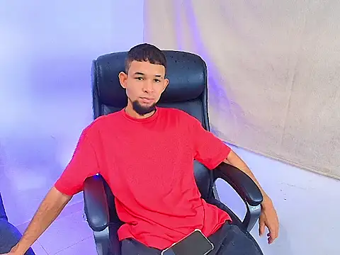 Snapshot of enyel_100 chatting on May 5, 2026, 7:28 pm enyel 100 online show from May 5, 2026, 7:28 pm