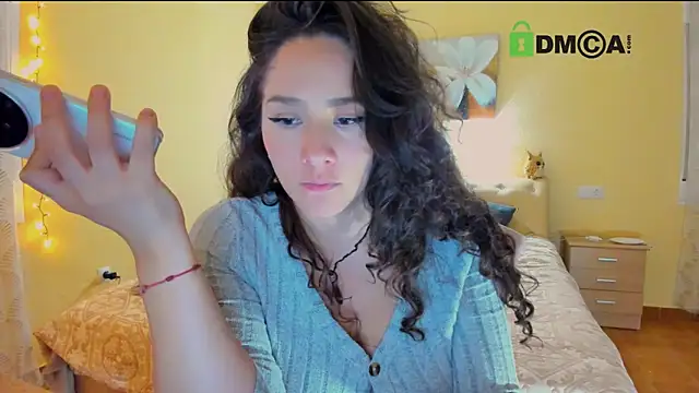 juliiaroberts online show from April 11, 2026, 7:45 am