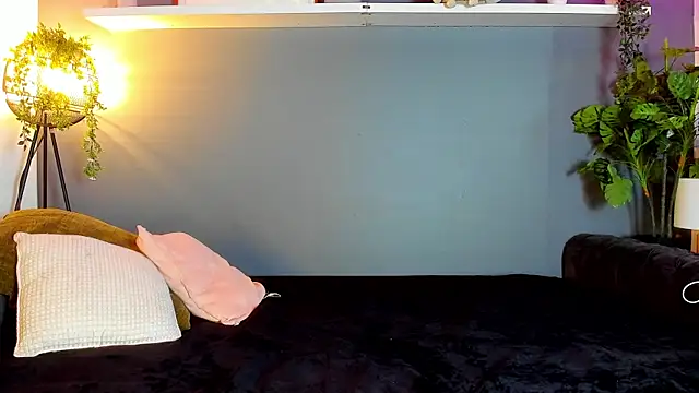 Kira Exe  online show from April 14, 2026, 11:37 am