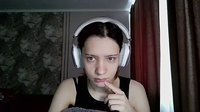 LxayBloom online show from February 28, 2026, 5:51 am