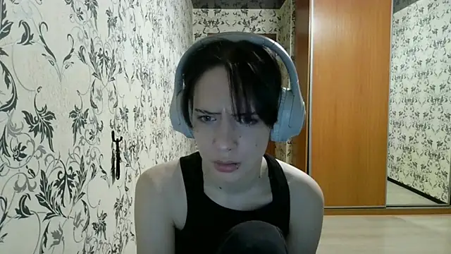 LxayBloom online show from April 13, 2026, 12:03 am