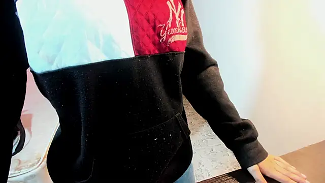 ZoeFox5 online show from February 20, 2026, 12:18 pm