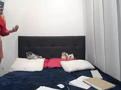 Snapshot of july_fucha chatting on February 14, 2026, 12:33 am july fucha online show from February 14, 2026, 12:33 am