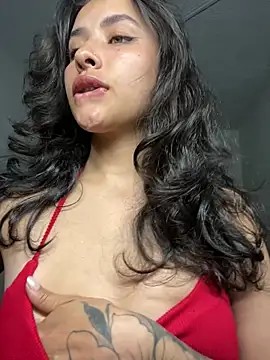 auroramooon online show from February 24, 2026, 3:51 am