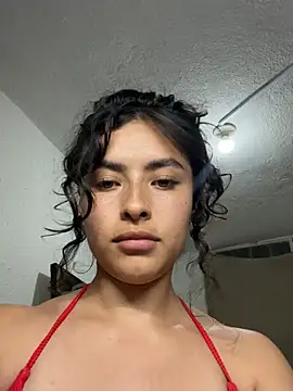 auroramooon online show from February 18, 2026, 1:58 am