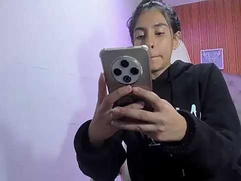 Snapshot of chiquita_lover_ chatting on February 3, 2026, 6:57 pm chiquita lover online show from February 3, 2026, 6:57 pm