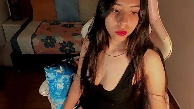 Snapshot of chiquita_lover_ chatting on January 7, 2026, 2:05 am chiquita lover online show from January 7, 2026, 2:05 am