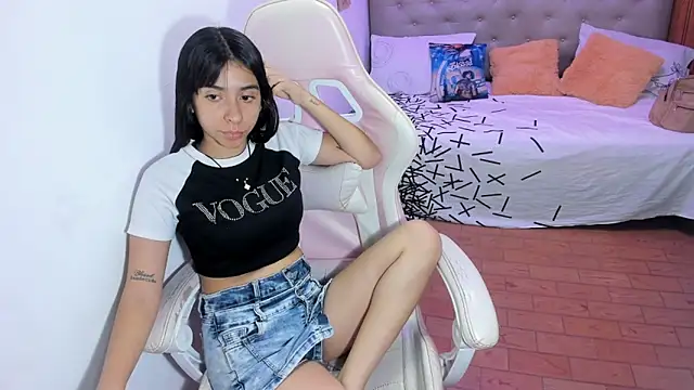 Snapshot of chiquita_lover_ chatting on April 15, 2026, 11:27 pm chiquita lover online show from April 15, 2026, 11:27 pm